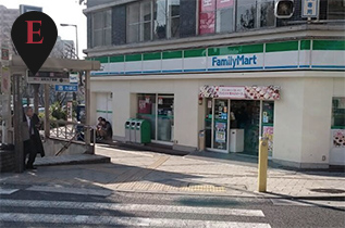 谷町九丁目駅2番出口ファミマ前